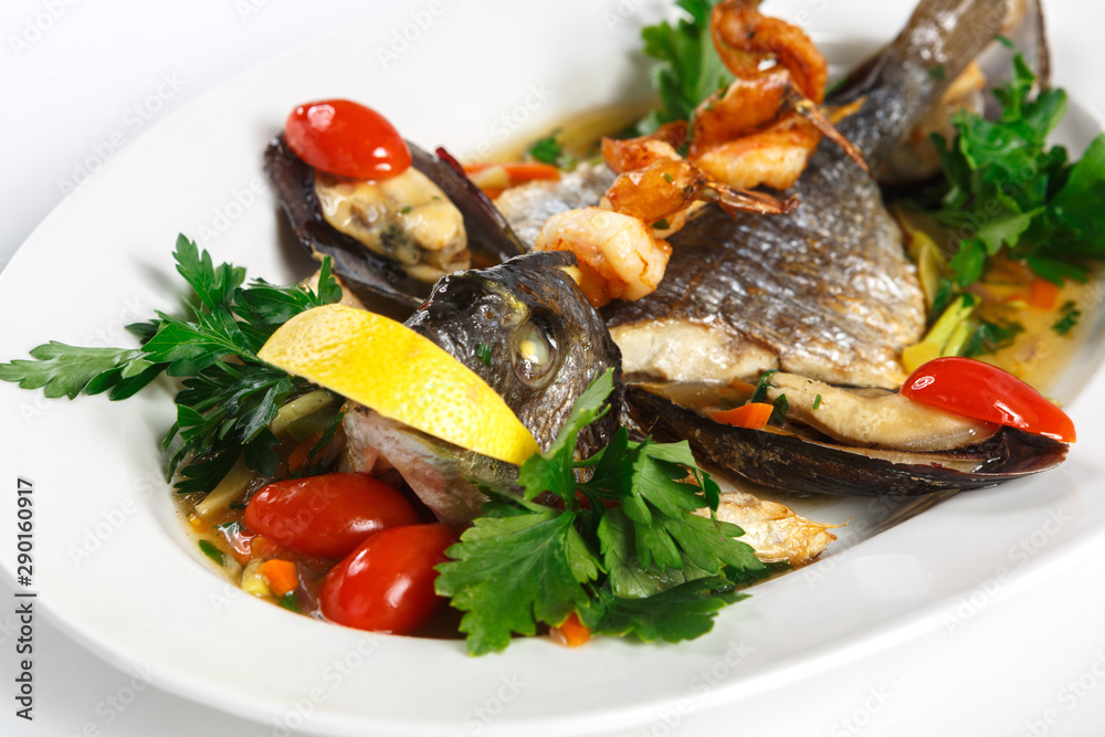 Fish head, mussels, shrimp lying on a plate Fish head, mussels, shrimp lying on a plate