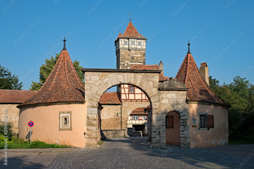 Stadttor der Altstadt von Rothenburg ob der Tauber in Mittelfranken, Bayern, Deutschland
