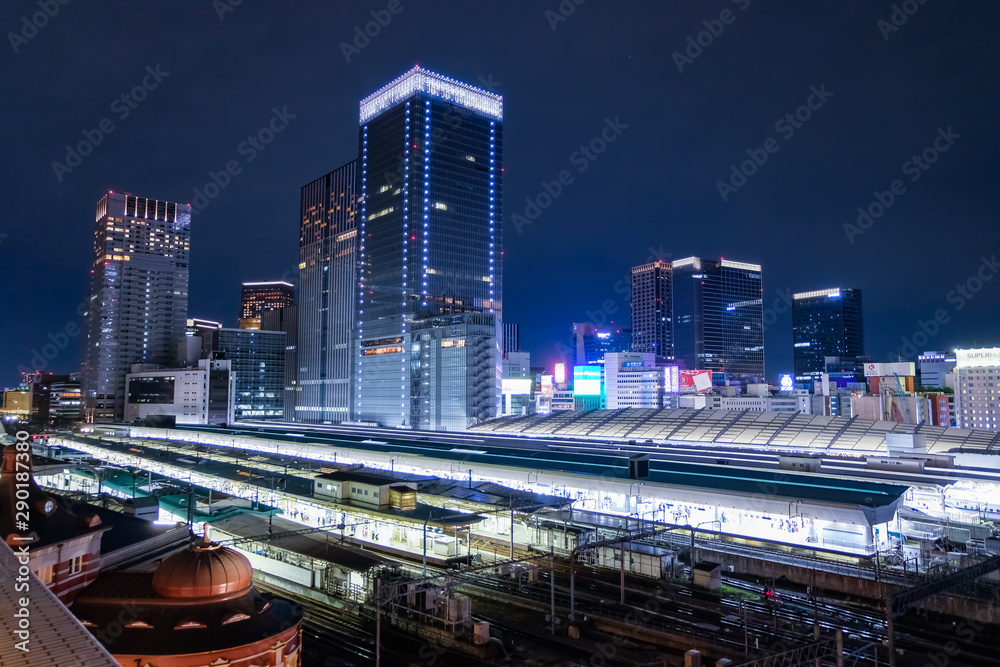 Fototapeta premium 東京駅 夜景 KITTE 展望台から