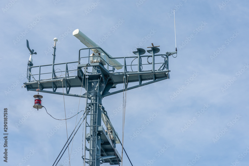 Ships antenna and navigation system Ships antenna and navigation system