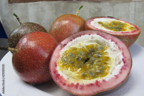 passion fruit, fresh, citrus fruit in summer, purple stage, yellow seed Bring it as a summer drink or eat fresh, or ice cream components.
