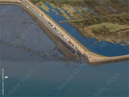 vue aérienne des marais salants de l'île de Noirmoutiers en France photo