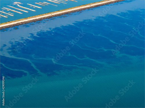 vue aérienne des marais salants de l'île de Noirmoutiers en France