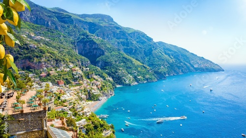 Fototapeta Naklejka Na Ścianę i Meble -  Beautiful Positano with comfortable beaches and clear blue sea on Amalfi Coast in Campania, Italy.