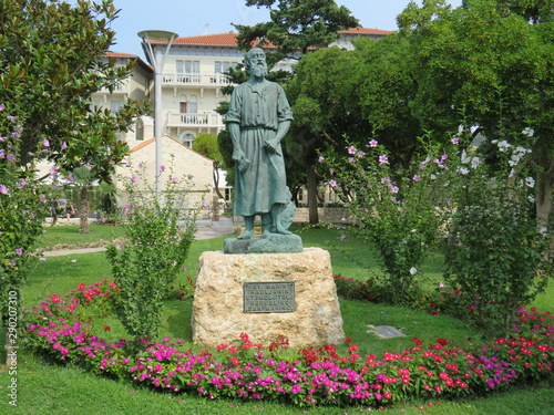 stature in park in Rab croatia