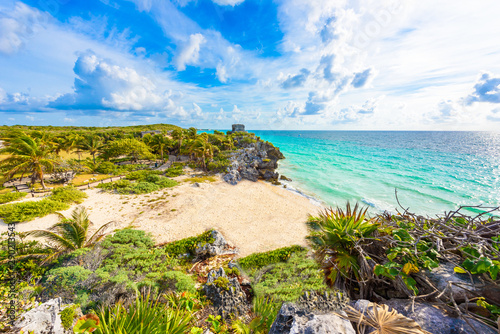 Quadro em tela Mayan ruins of Tulum at tropical coast