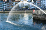 Wasserstrahl eines Kleinkraftwerkes am Mühlenplatz, Luzern, Schweiz