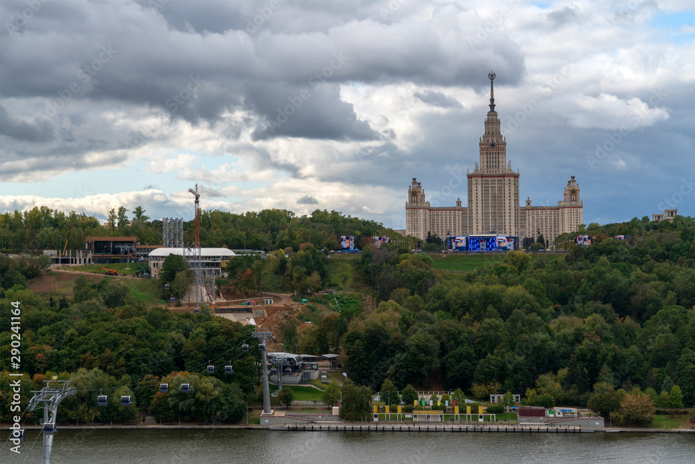 Московский университет на Воробъевый горах. Панорама с крыши стадиона Лужники.