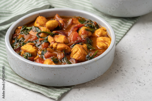 Bombay chicken curry with spinach, tomato and onion