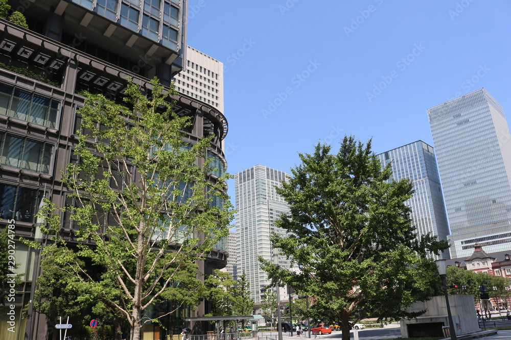 Fototapeta premium 東京駅周辺のビル