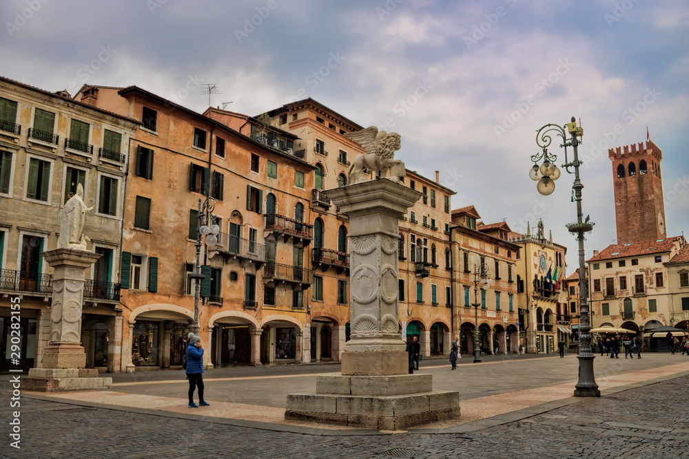 piazza della liberta in bassano del grappa, italien