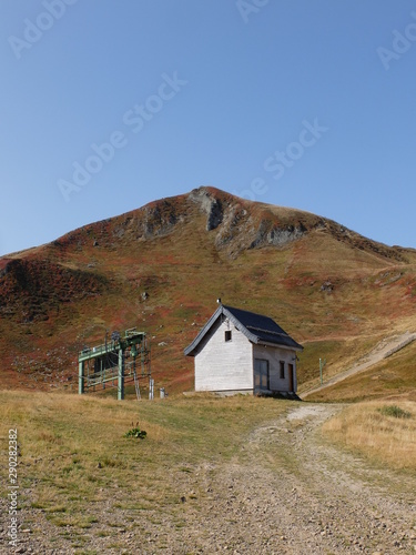 Cabane en bois au puy Sancy en auvergne