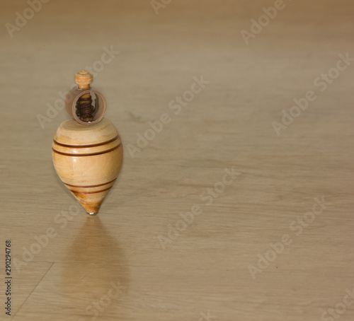 Pião -  toy spinning top