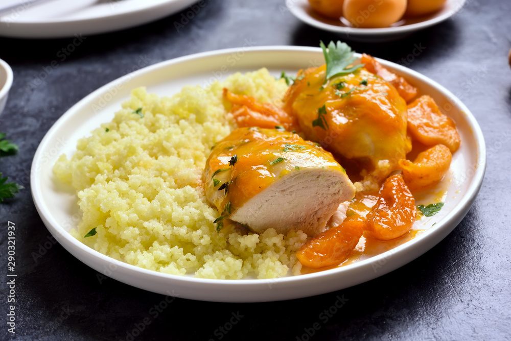 Chicken breasts in apricot sauce and couscous Chicken breasts in apricot sauce and couscous