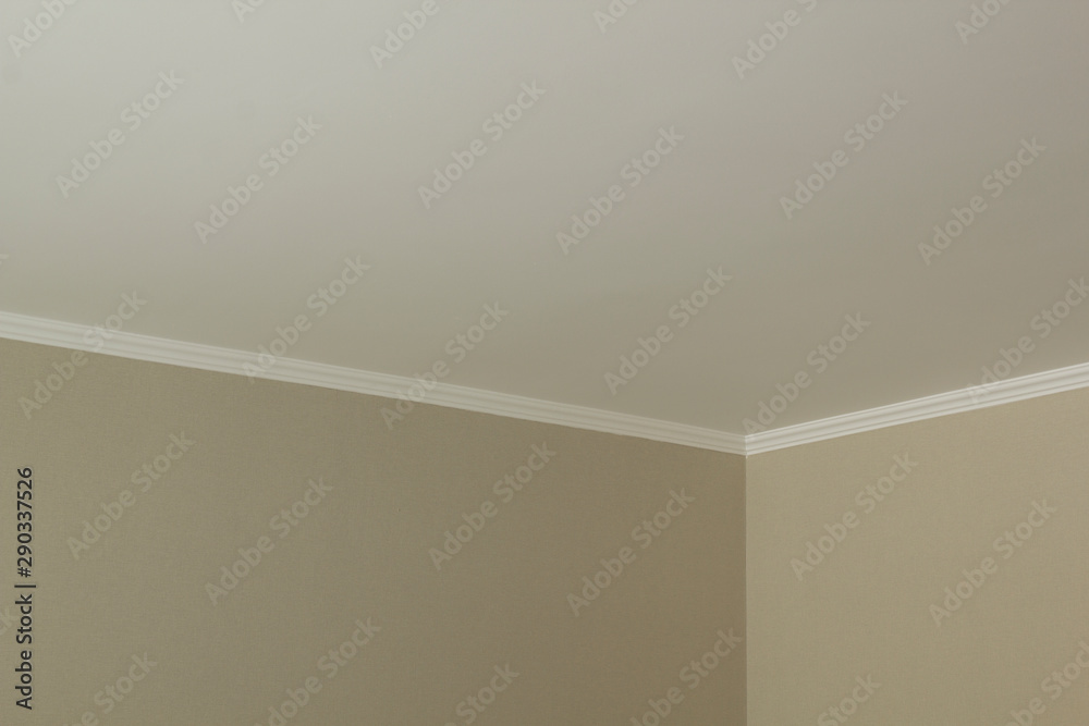 White plinth on the ceiling of drywall. - obrazy, fototapety, plakaty 