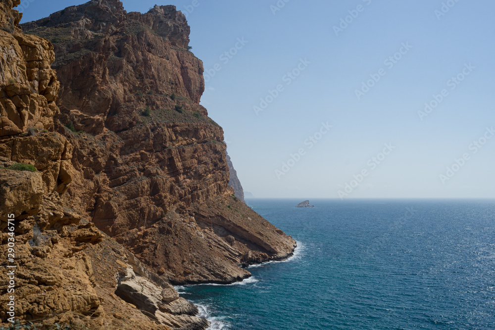 acantilado en el viejo mediterráneo 
