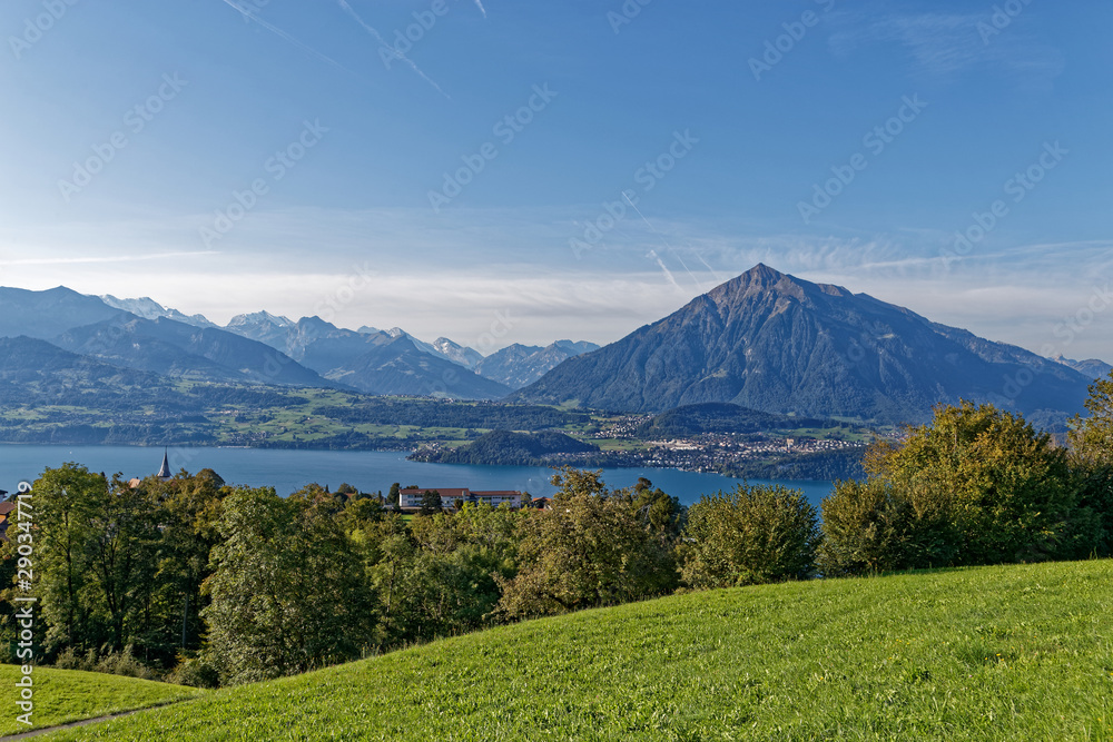 Fototapeta premium Au bord du lac de Thoune