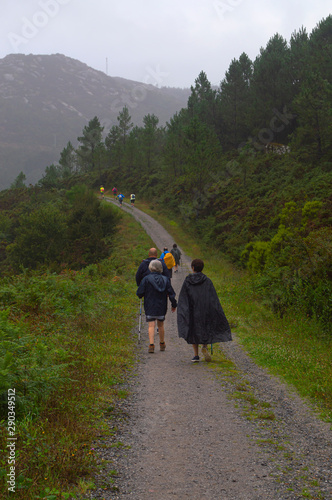 Senderistas en el Camino de Santiago / hikers on the Camino de Santiago. Olveiroa