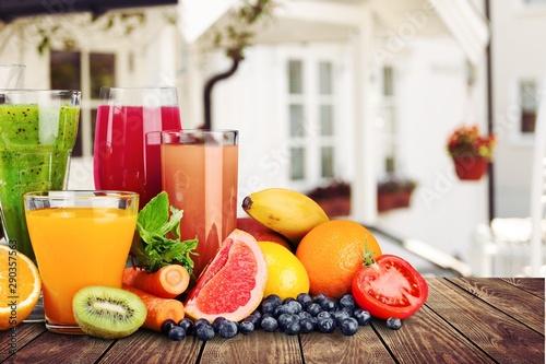 Fototapeta Naklejka Na Ścianę i Meble -  Composition of fruits and glasses of juice