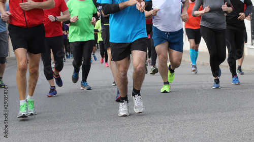 many runners at footrace