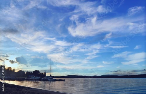 Wallpaper Mural Lac au ciel bleu Torontodigital.ca