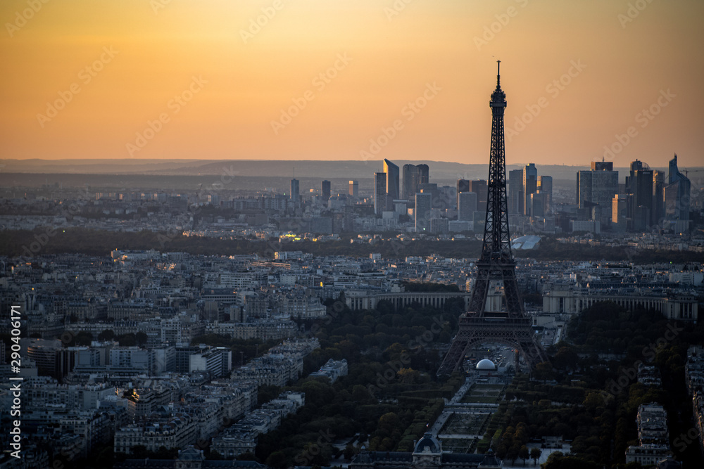 Sunset in Paris, France, with the Eiffel Tower.