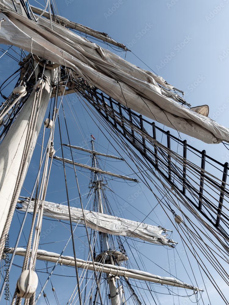 Fototapeta premium mast of a sailing ship