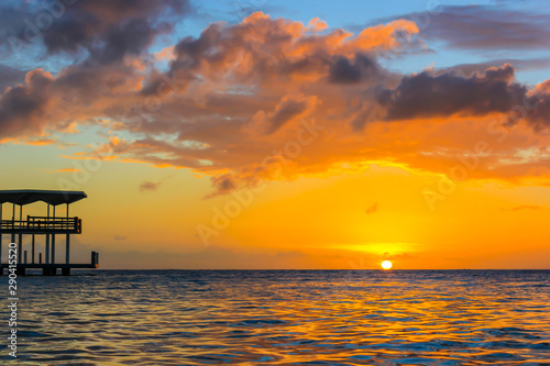 Stunning sunset in Curacao with sun almost gone in the horizon © reubergd