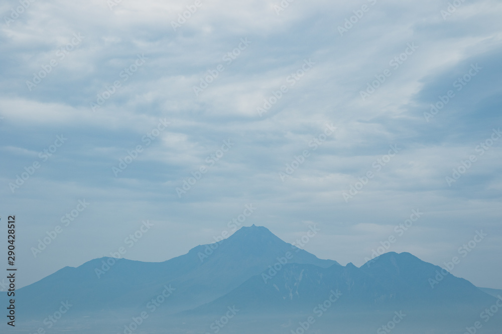 海から見た雲仙岳