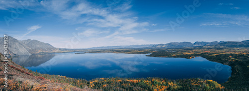 Fototapeta Naklejka Na Ścianę i Meble -  kathleen lake in yukon canada
