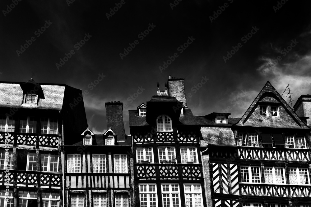 Φωτογραφία half-timbered houses in the historic old town of Dijon in Burgundy in eastern Fr