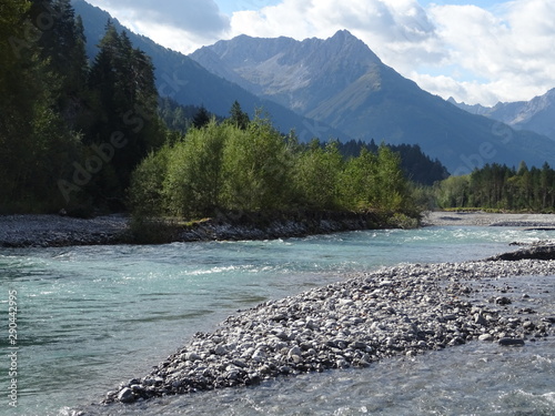 fluss lech mit bergen 