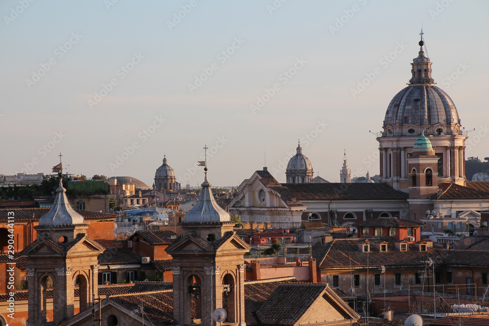 Fototapeta premium View of the rooftops of Rome at sunset