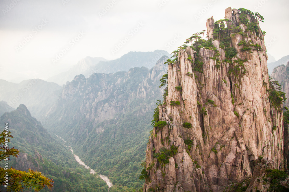 Fototapeta premium Huangshan mountain, Sunrise, Anhui, China