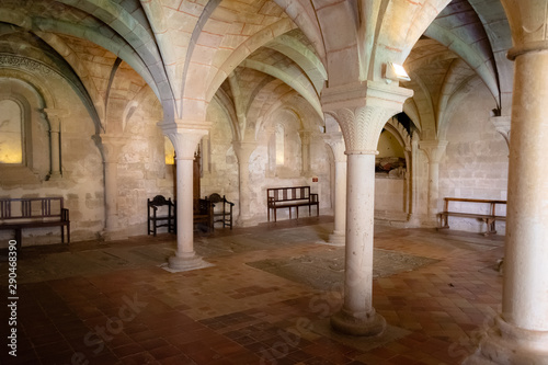 Tableau sur toile Columnas de la sala capitular de un monastrio cisterciense