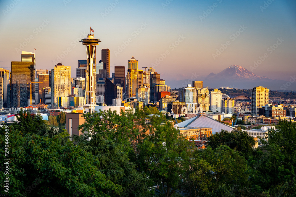 Fototapeta premium Seattle downtown overlook at sunset