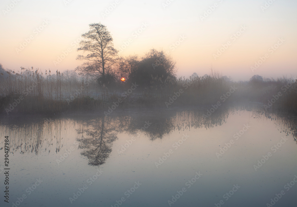 Fototapeta premium Sunrise at Ham Wall 