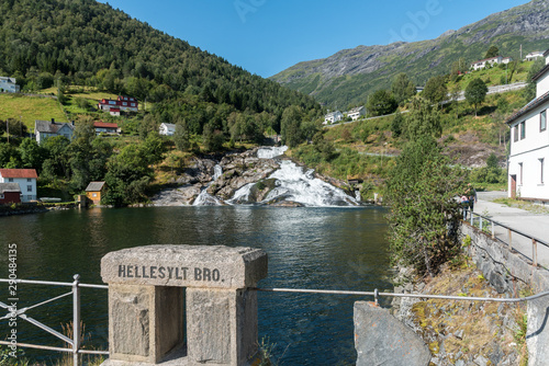 Hellesylt Wasserfall in Norwegen photo