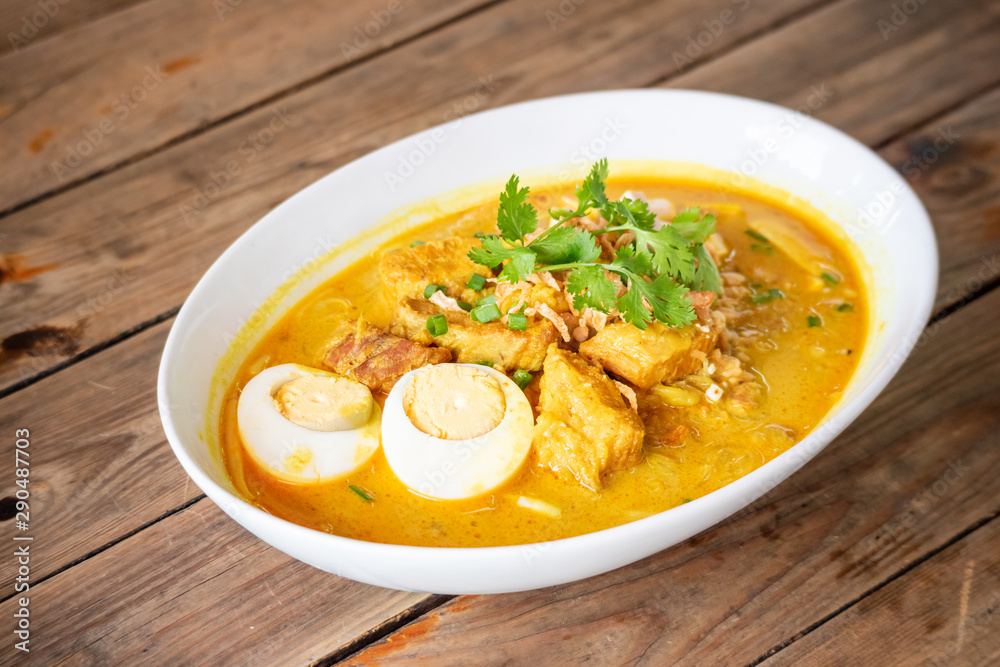 Yellow Beef Curry Noodle - Halal Food in Thailand Yellow Beef Curry Noodle - Halal Food in Thailand