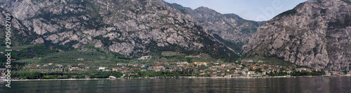 Limone sul Garda - italienische Gemeinde am Westufer des Gardasees in der Provinz Brescia in der Lombardei  © hajo100