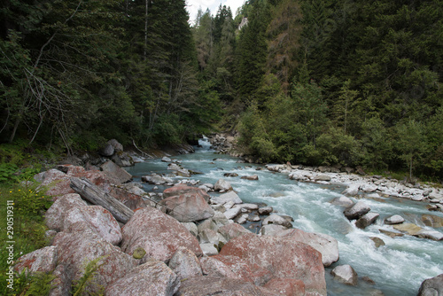 Le fredde Acque in val nambrone photo