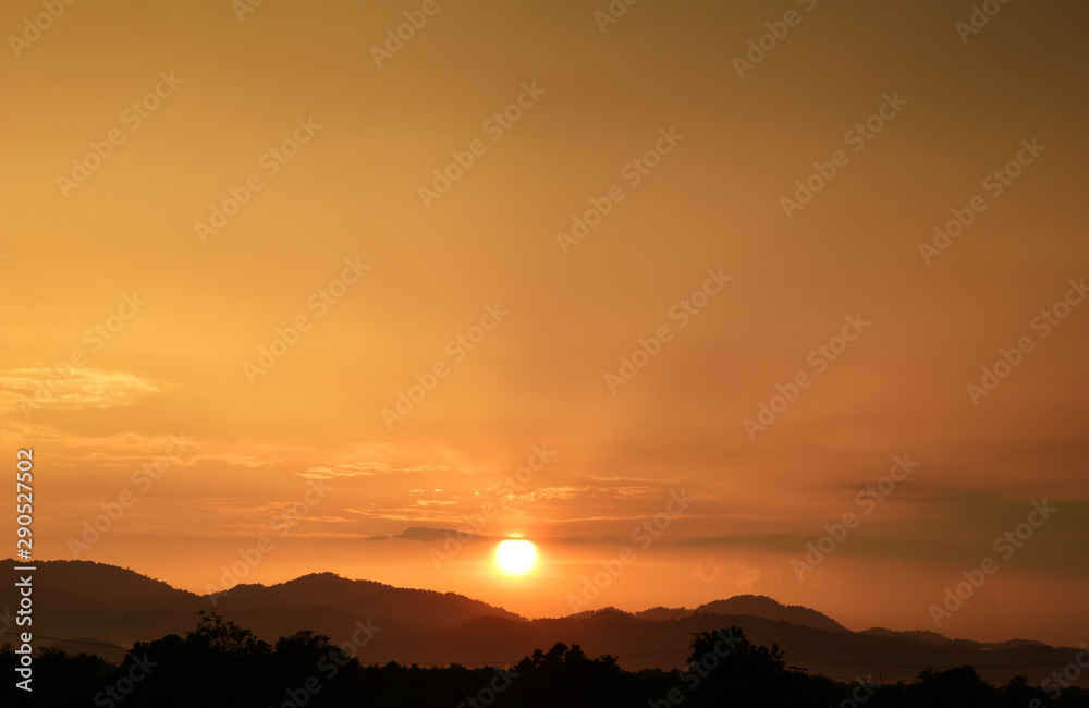 Fototapeta premium beautiful sunset in summer holiday