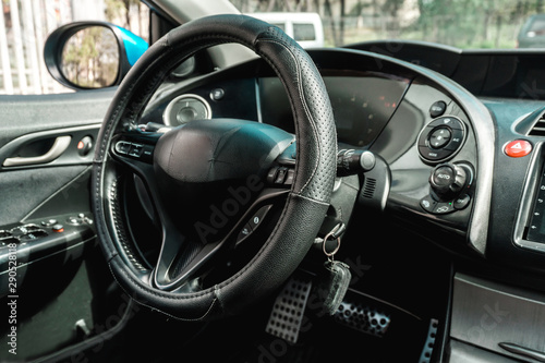 Photo of the dashboard in the car © Nicolas Gregor
