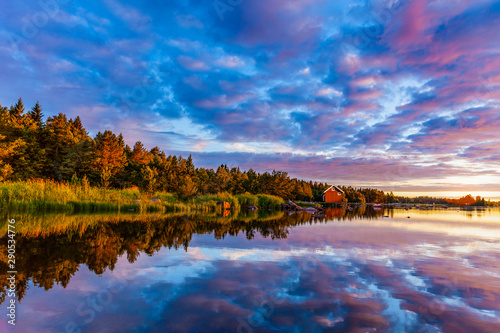 Sonnenaufgang an einem Schwedischen See photo