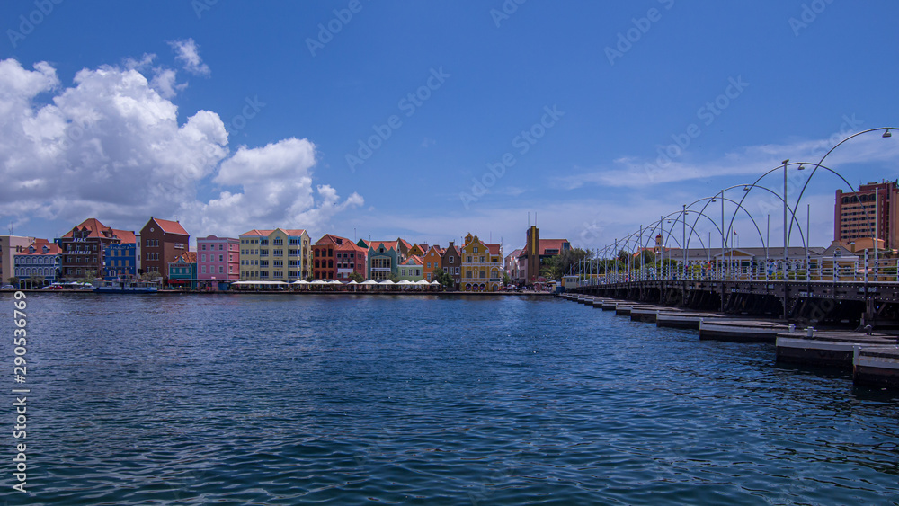 Willemstad Curacao Panorama mit Königin Emma Brücke