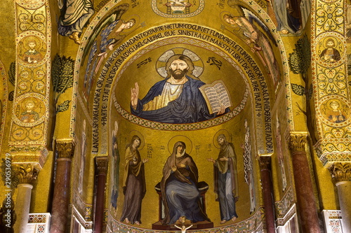 La Cappella Palatina. Basilica a tre navate che si trova all'interno del complesso architettonico di Palazzo dei Normanni a Palermo, Sicilia photo