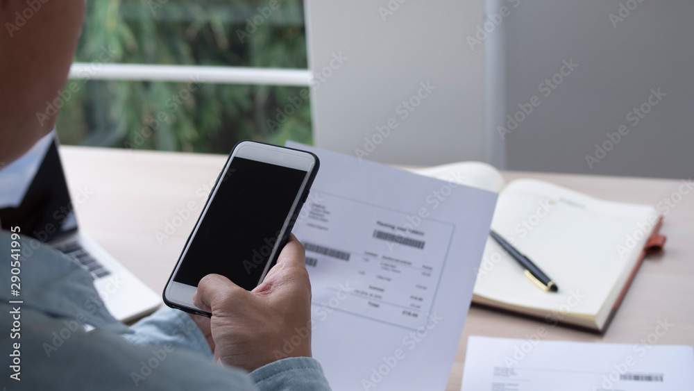 The hand uses the phone to scan the QR code to receive a discount from