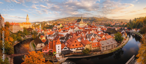 Obraz na płótnie Panoramic view of the historic city of Cesky Krumlov. UNESCO World Heritage Site in beautiful evening light, Czech Republic w salonie