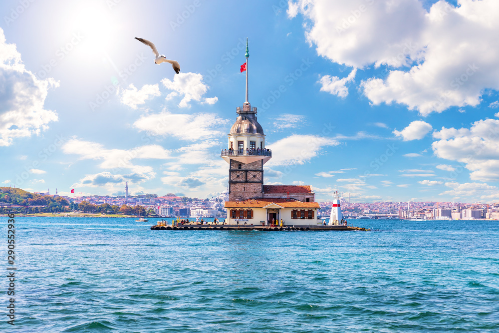 Fototapeta premium The Maiden's Tower in the Bosphorus, Istanbul, Turkey