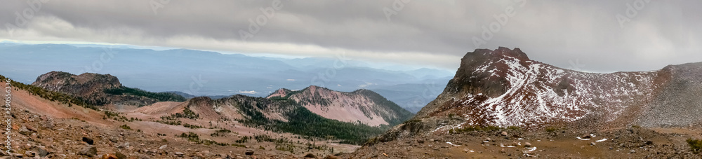 Panoramic views from Old Ski Bowl Trail. Shasta–Trinity National Forest, Siskiyou County, California, USA.